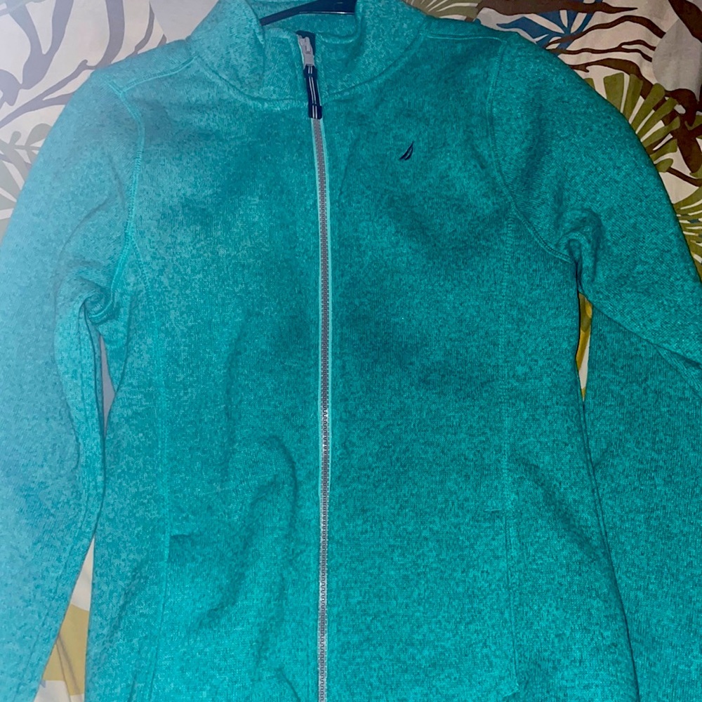 Cute winter zip up jacket ❄️